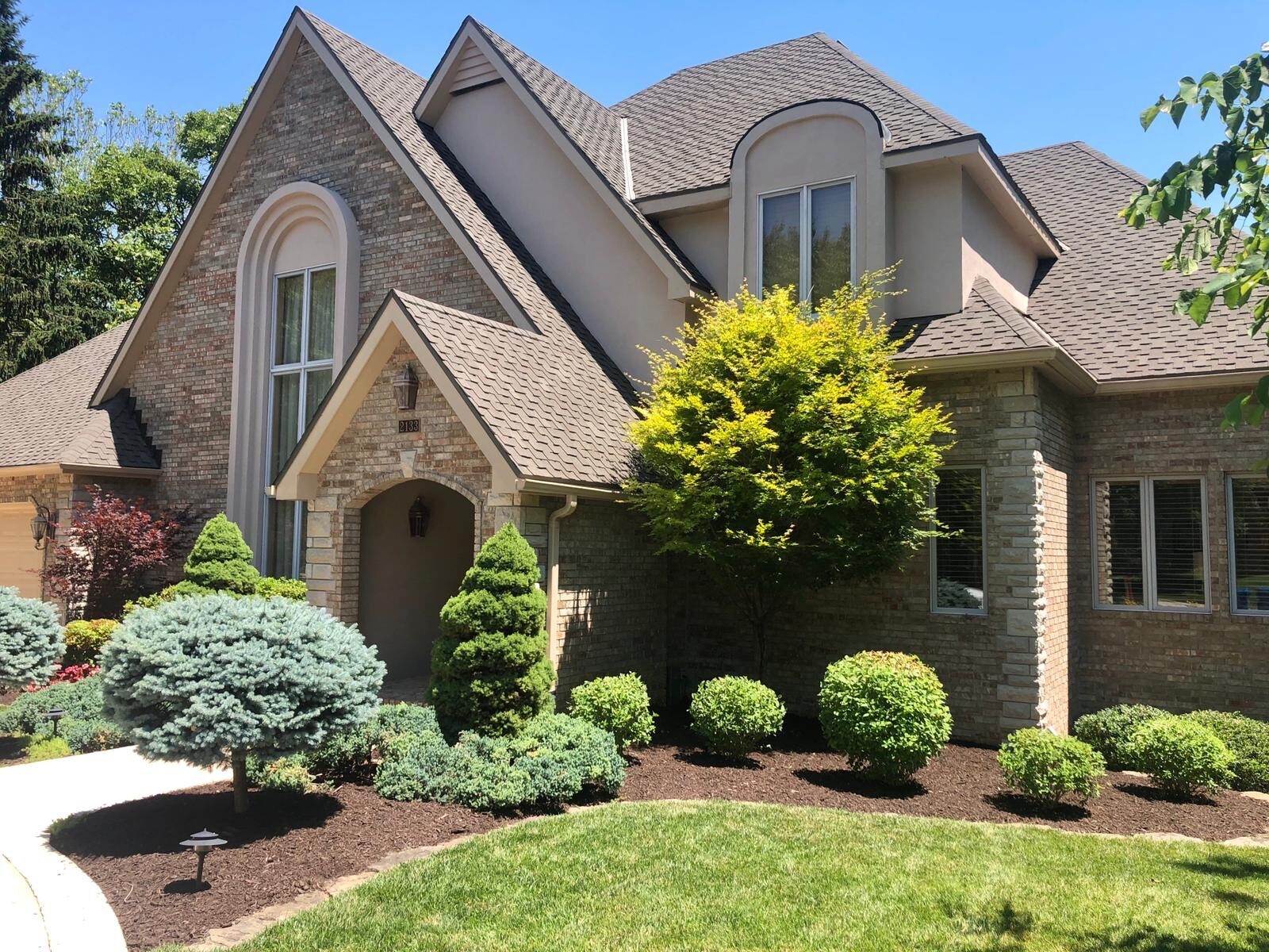 freshly trimmed shrubs and landscaping Melissa TX - All Seasons Lawn Care